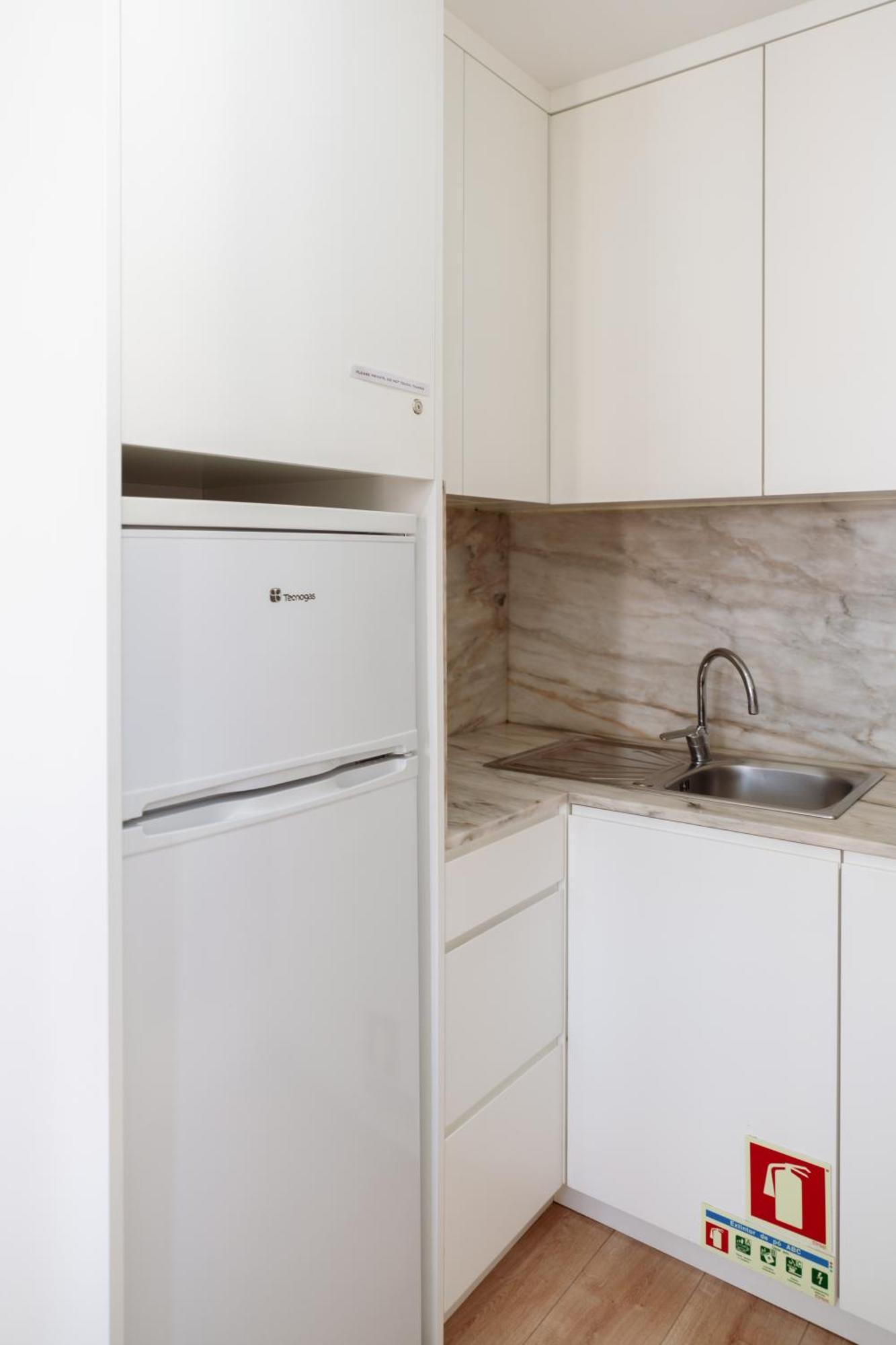 Апартаменты Host Wise - Flat W Free Private Parking - Bright & Cozy Порту Экстерьер фото